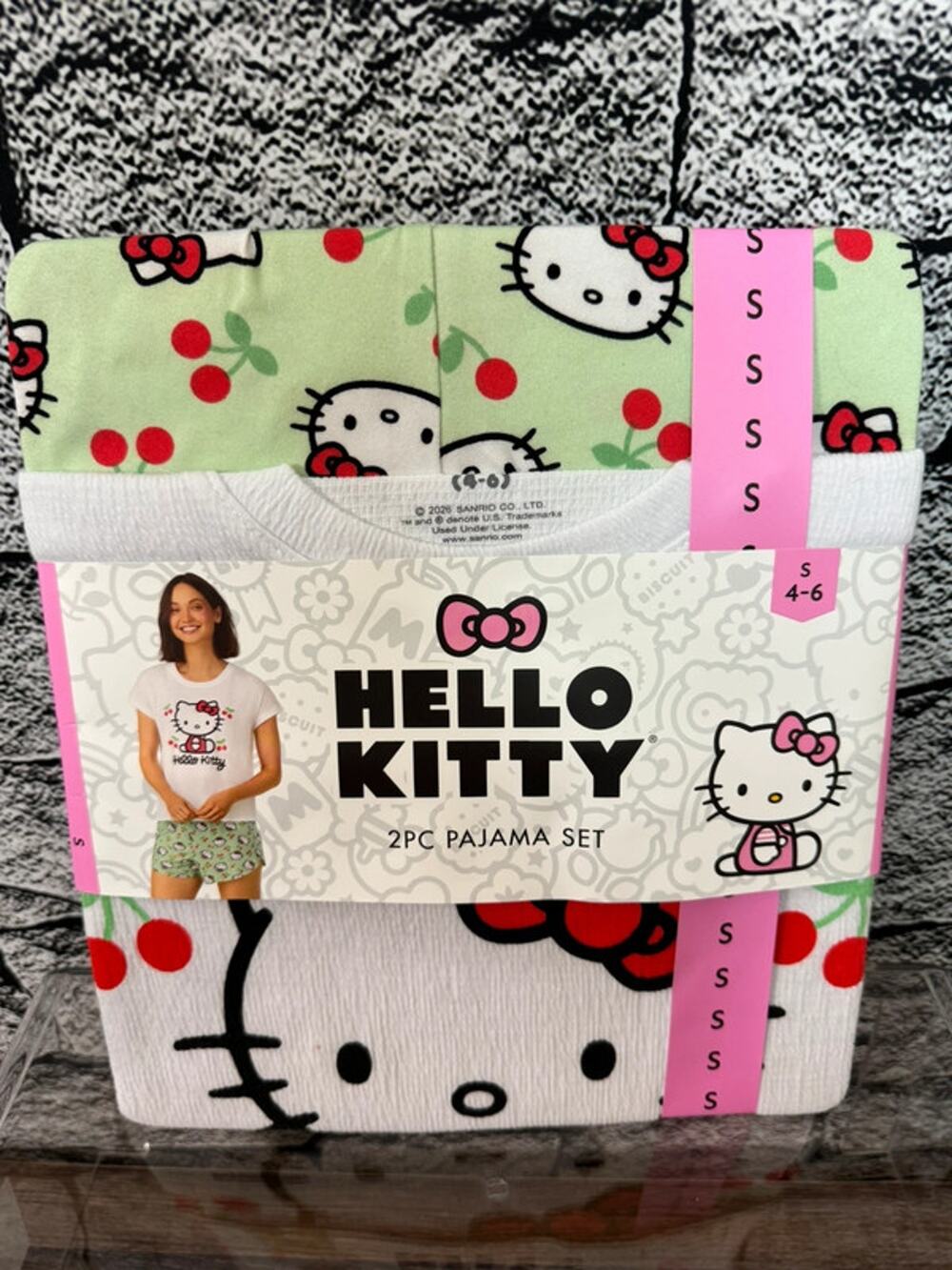 NWT Ladies Hello Kitty 2 Piece Pajama Set - Small